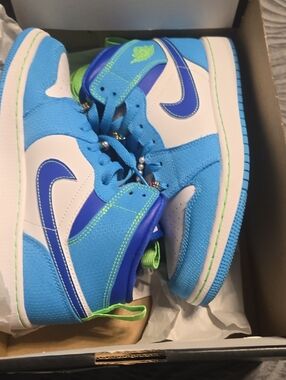Air Jordans 1 Mid (SE) Kid Blue & Neon Green High-Top Sneakers